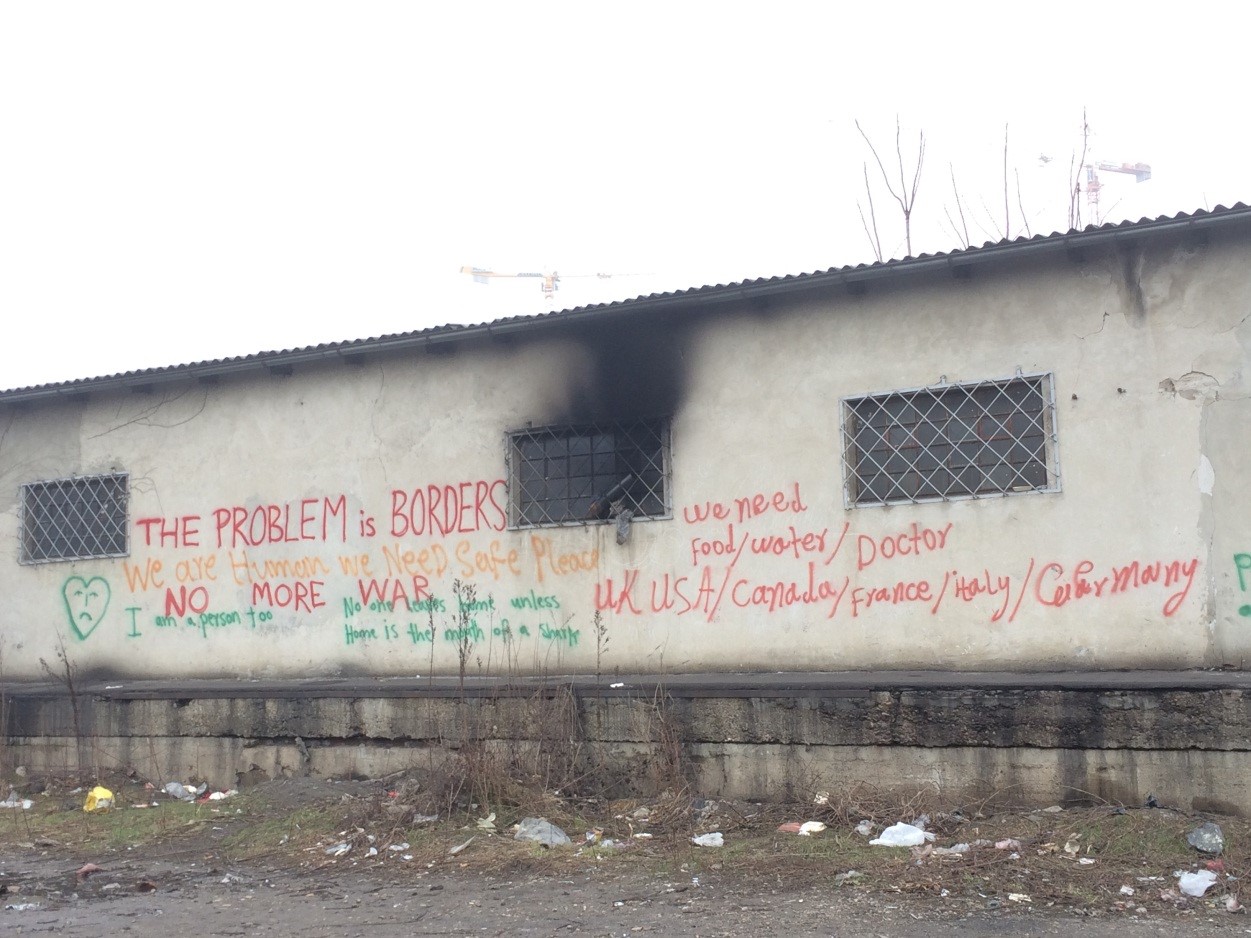 „Se előre, se hátra”